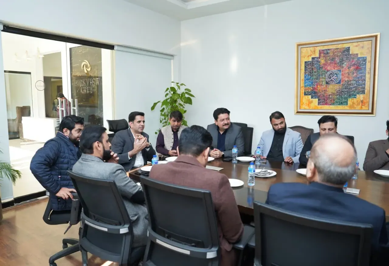 Boardroom briefing with developer partners at PropertyInn head office.